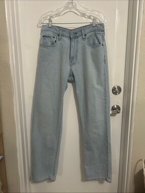 Light Wash Men’s Straight Leg Jeans